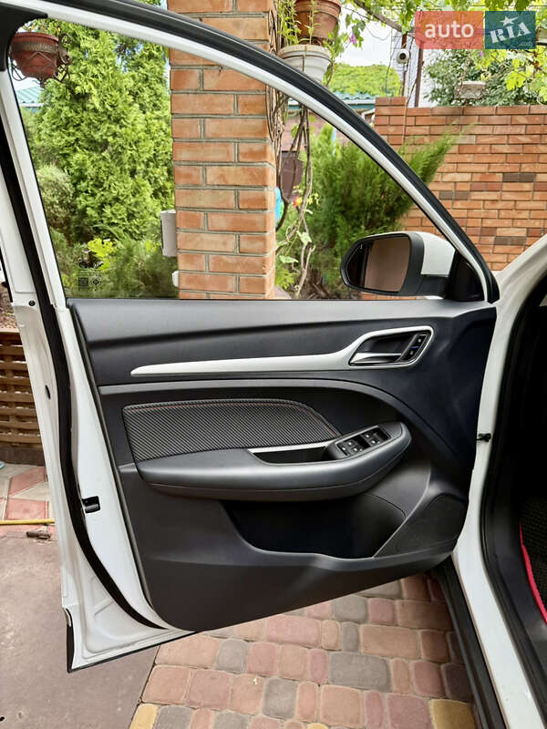 Внедорожник / Кроссовер MG ZS 2021 в Киеве