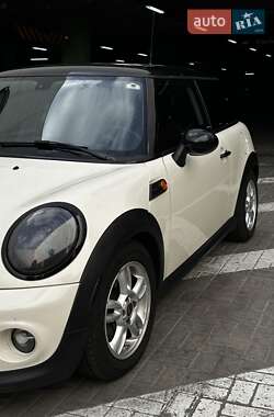 Хэтчбек MINI Cooper 2013 в Вышгороде
