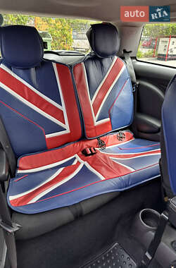 Хэтчбек MINI Cooper 2009 в 