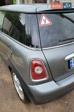Хэтчбек MINI Cooper 2010 в Краснограде