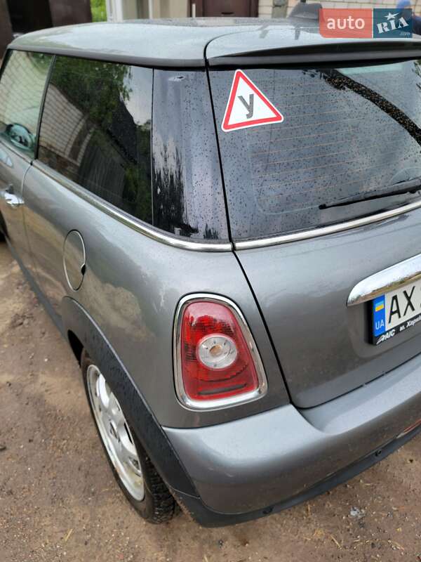 Хэтчбек MINI Cooper 2010 в Краснограде фото 12 Хэтчбек MINI Cooper 2010 в Краснограде