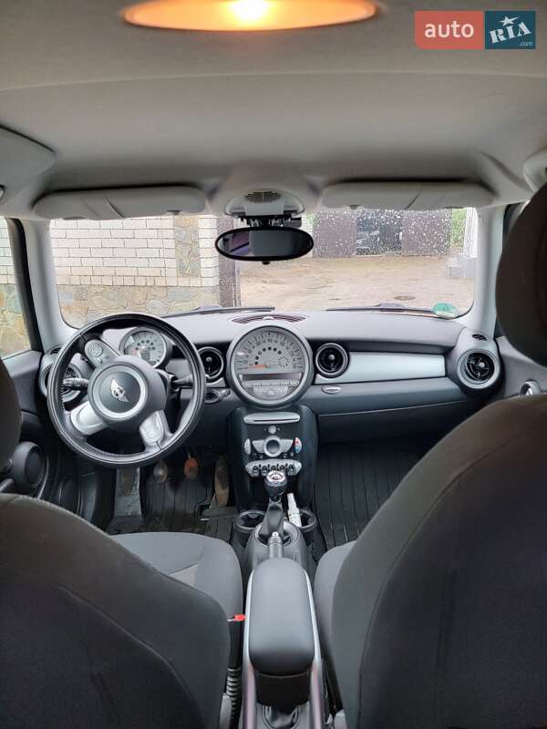 Хэтчбек MINI Cooper 2010 в Краснограде фото 17 Хэтчбек MINI Cooper 2010 в Краснограде