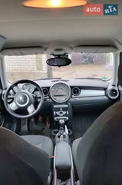 Хэтчбек MINI Cooper 2010 в 