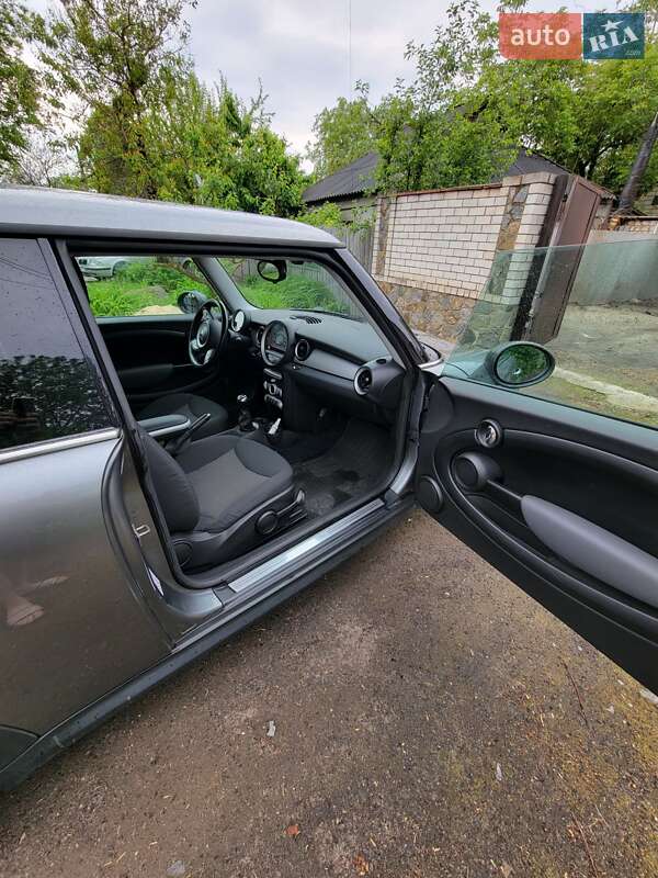 Хэтчбек MINI Cooper 2010 в Краснограде фото 16 Хэтчбек MINI Cooper 2010 в Краснограде
