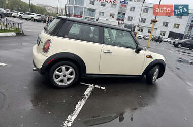 Хэтчбек MINI Cooper 2010 в 