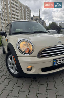 Хэтчбек MINI Cooper 2010 в 