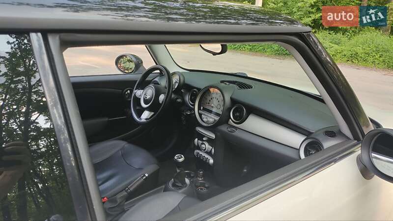 Хэтчбек MINI Cooper 2010 в Киеве