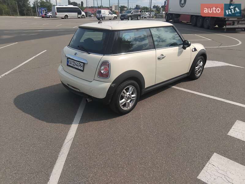Хэтчбек MINI Cooper 2011 в Киеве