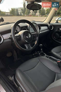 Хэтчбек MINI Cooper 2011 в 