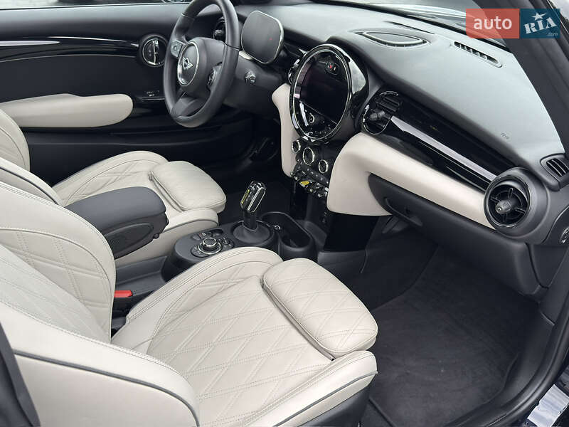 Хэтчбек MINI Cooper 2023 в Черновцах
