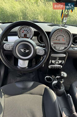 Хэтчбек MINI Cooper 2009 в 