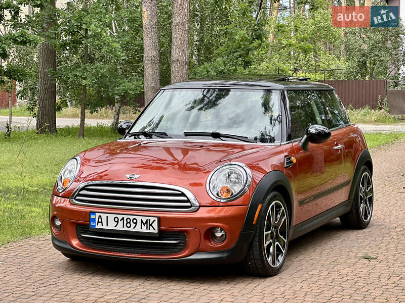 Хэтчбек MINI Cooper 2011 в 