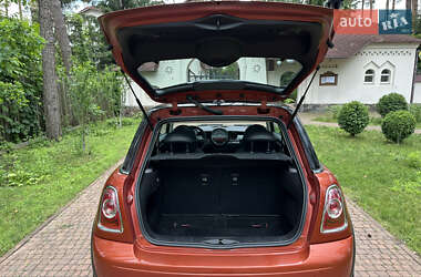 Хэтчбек MINI Cooper 2011 в 