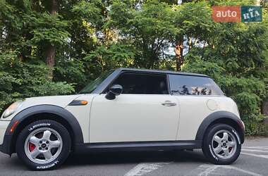 Хэтчбек MINI Cooper 2010 в 