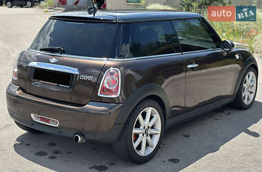 Хэтчбек MINI Cooper 2011 в 