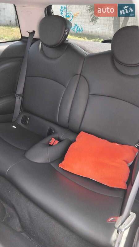 Хэтчбек MINI Cooper 2013 в Пирятине