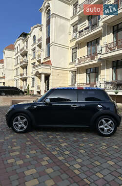 Хэтчбек MINI Cooper 2007 в 