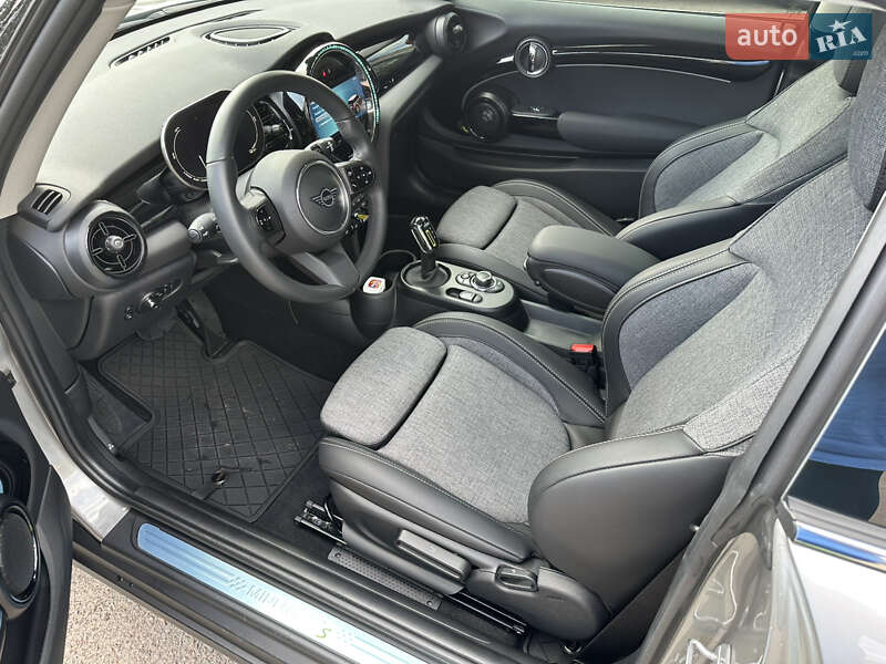 Хэтчбек MINI Cooper 2023 в Черкассах