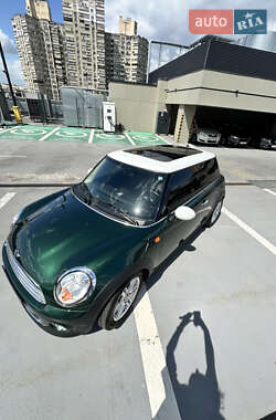 Хэтчбек MINI Cooper 2012 в 