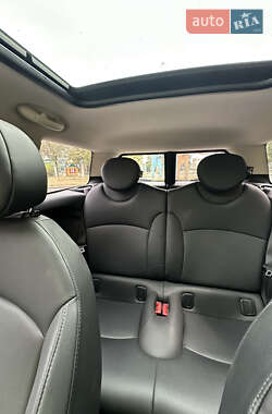 Хетчбек MINI Cooper 2013 в 