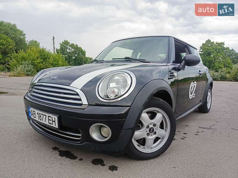 Хэтчбек MINI Cooper 2010 в 