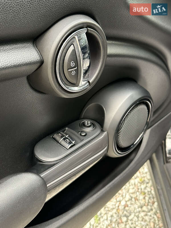 Хетчбек MINI Cooper 2016 в Гостомелі