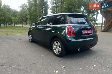 Хэтчбек MINI Cooper 2016 в 