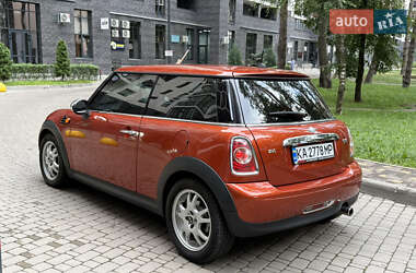 Хэтчбек MINI Cooper 2011 в 