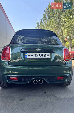 Хетчбек MINI Cooper 2016 в 