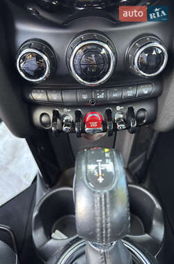 Хетчбек MINI Cooper 2016 в 