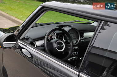 Хэтчбек MINI Cooper 2010 в 