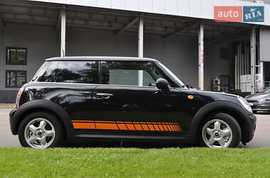 Хэтчбек MINI Cooper 2010 в 