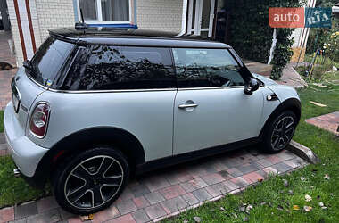 Хэтчбек MINI Cooper 2011 в 