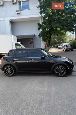 Хэтчбек MINI Cooper 2016 в 