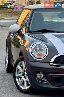 Хэтчбек MINI Cooper 2011 в 