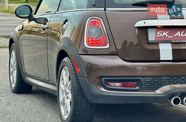 Хэтчбек MINI Cooper 2011 в 