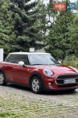 Хэтчбек MINI Cooper 2016 в 