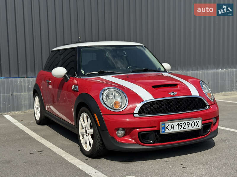 Хэтчбек MINI Cooper 2011 в 