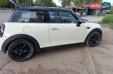 Хетчбек MINI Cooper 2016 в 