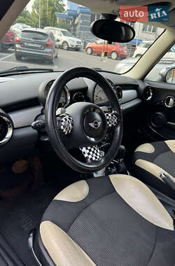 Хэтчбек MINI Cooper 2010 в 