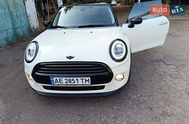 Хетчбек MINI Cooper 2016 в 