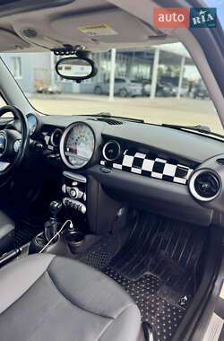 Хэтчбек MINI Cooper 2010 в 