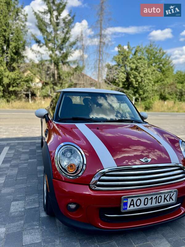 Хэтчбек MINI Cooper 2013 в Ужгороде