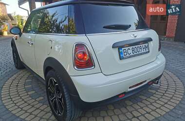 Хэтчбек MINI Cooper 2010 в 