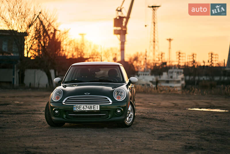 Хэтчбек MINI Cooper 2013 в Ужгороде