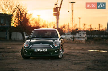 Хэтчбек MINI Cooper 2013 в 