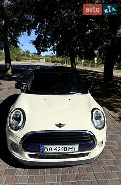 Хэтчбек MINI Cooper 2016 в 