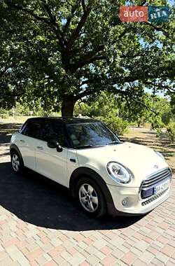 Хэтчбек MINI Cooper 2016 в Кропивницком