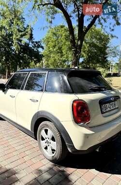 Хэтчбек MINI Cooper 2016 в 