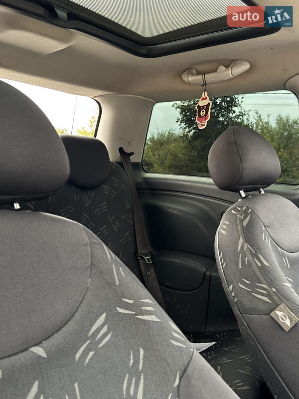 Хэтчбек MINI Cooper 2004 в Черновцах